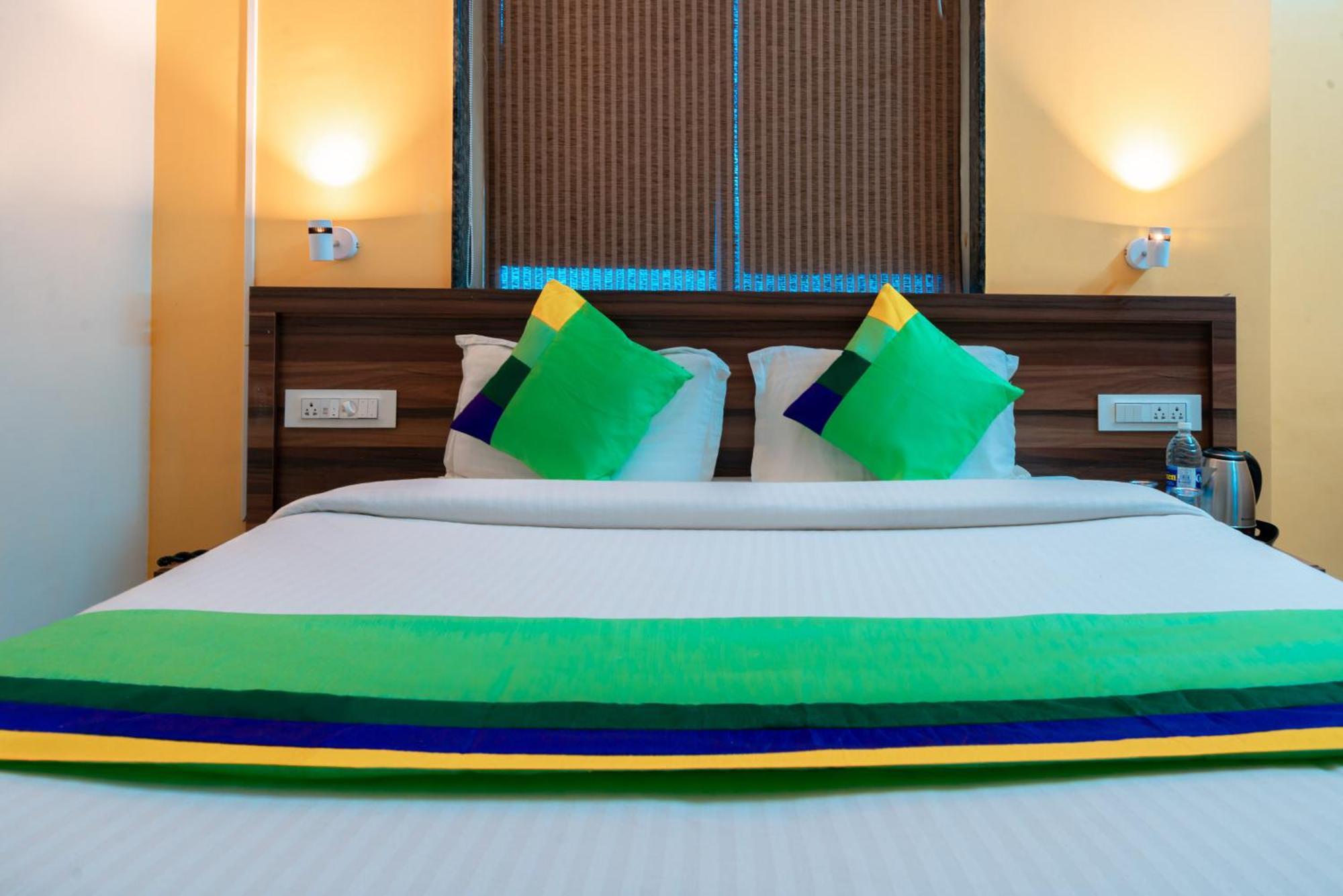 Treebo Trend The White Castle Hotel Pune Bagian luar foto