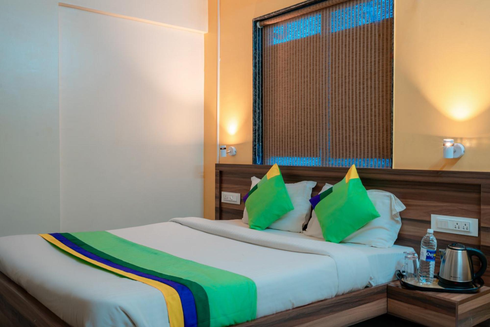 Treebo Trend The White Castle Hotel Pune Bagian luar foto