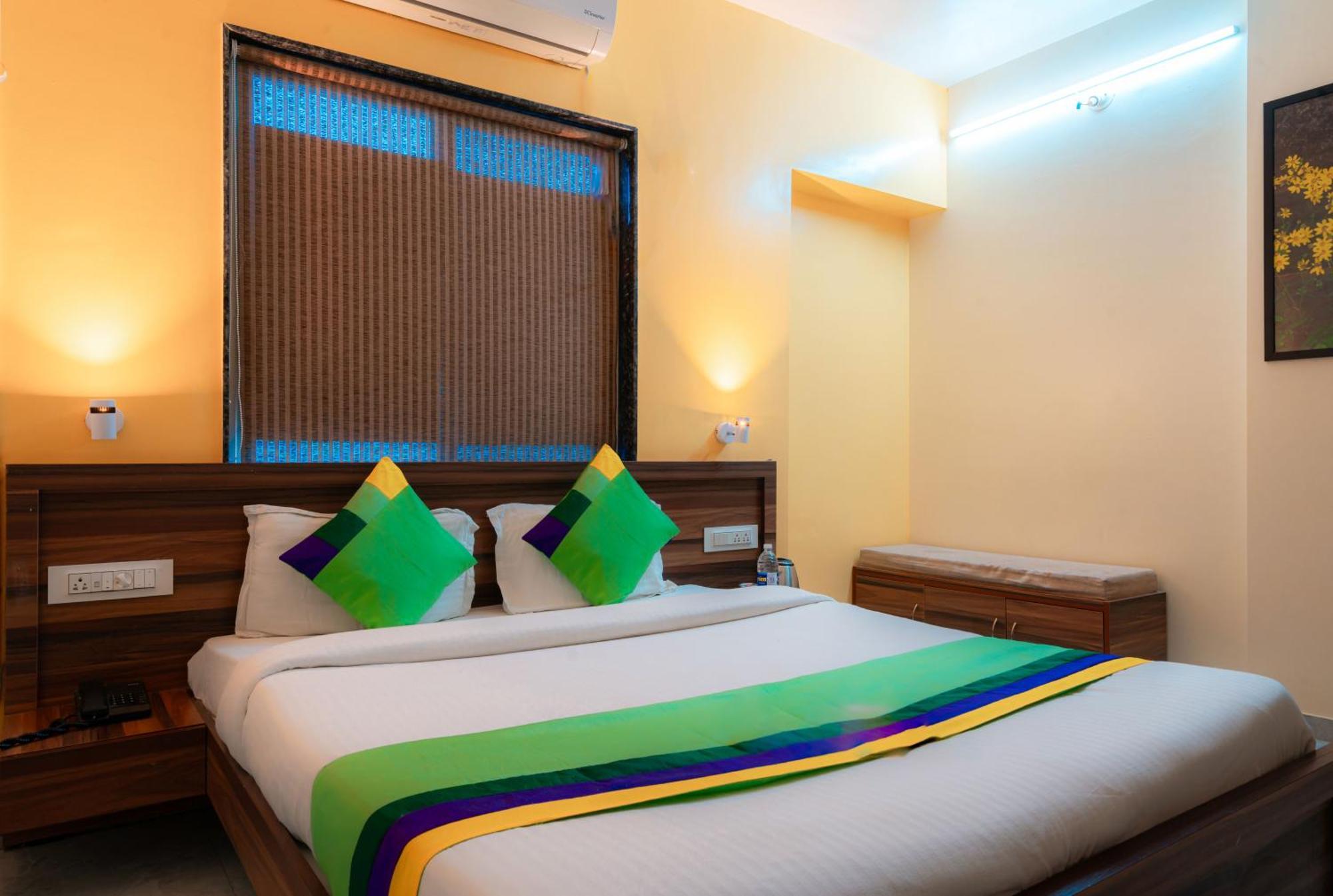 Treebo Trend The White Castle Hotel Pune Bagian luar foto