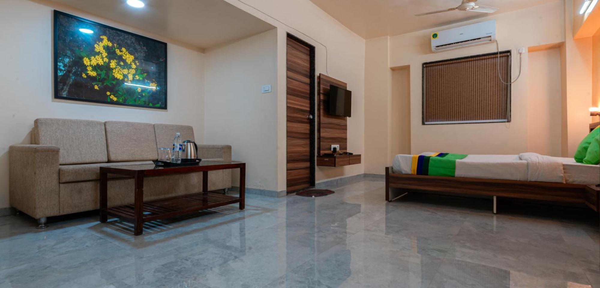 Treebo Trend The White Castle Hotel Pune Bagian luar foto