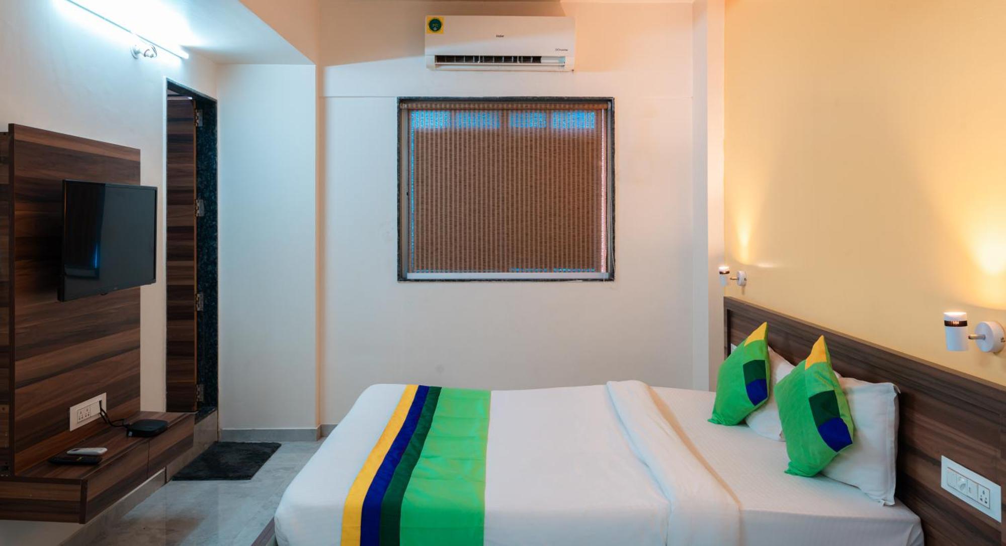 Treebo Trend The White Castle Hotel Pune Bagian luar foto