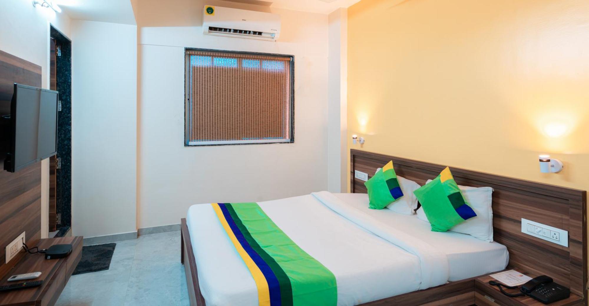 Treebo Trend The White Castle Hotel Pune Bagian luar foto